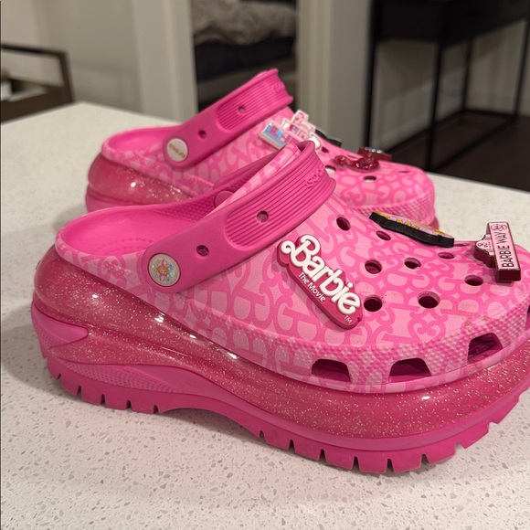 Classic Mega Crush Clog Crocs - Barbie: The Movie Electric Pink - Picture 3 of 6